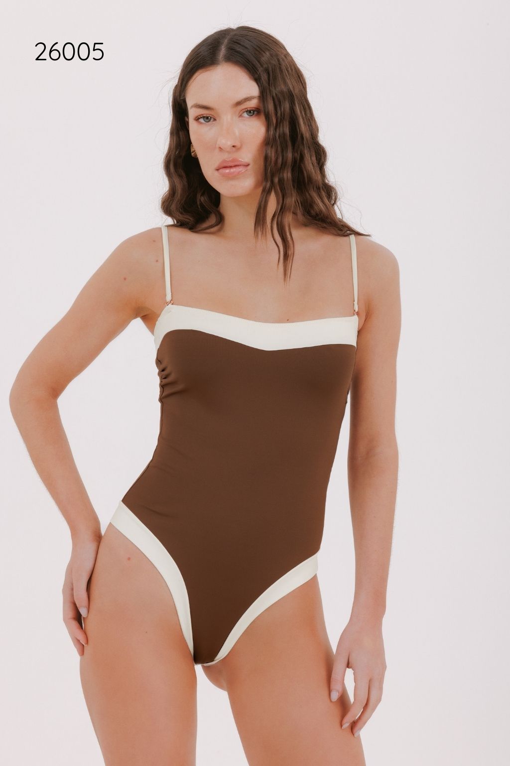 ANDRESSA SUMMER M26005 ENTERIZA COLALESS CON RECORTES A CONTRACOLOR Y BRETELES DESMONTABLES - Imagen 7