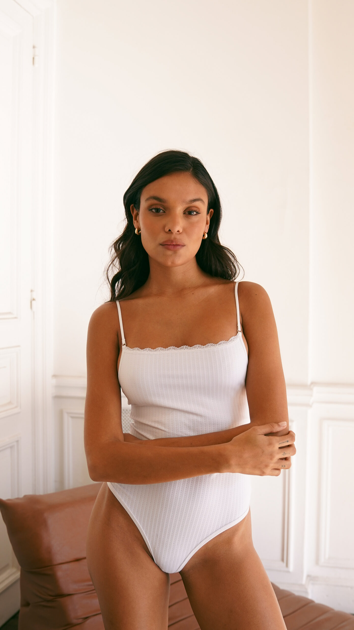 ANDRESSA A0545 BODY DE MICROFIBRA DESAGUJADA CON ESCOTE RECTO DE PUNTILLA - Imagen 6