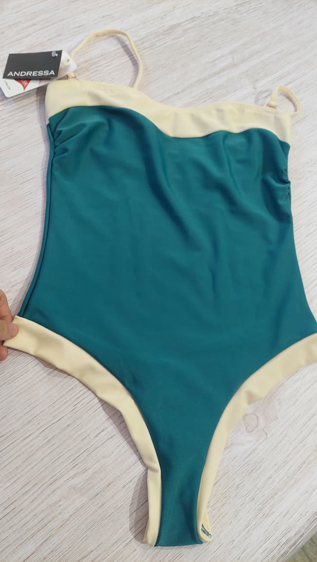 ANDRESSA SUMMER M26005 ENTERIZA COLALESS CON RECORTES A CONTRACOLOR Y BRETELES DESMONTABLES - Imagen 2