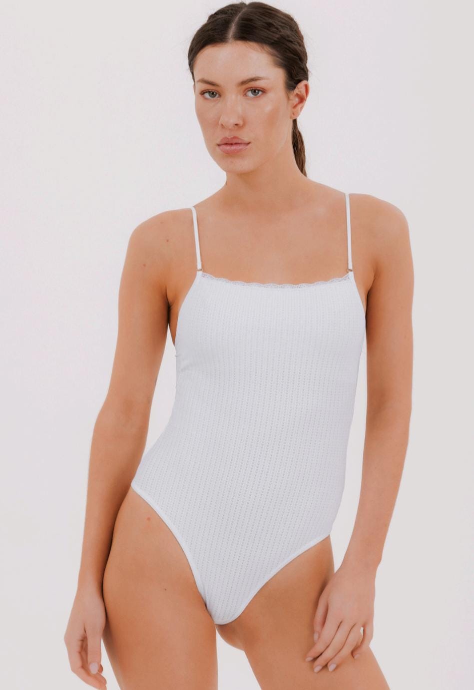 ANDRESSA A0545 BODY DE MICROFIBRA DESAGUJADA CON ESCOTE RECTO DE PUNTILLA - Imagen 8