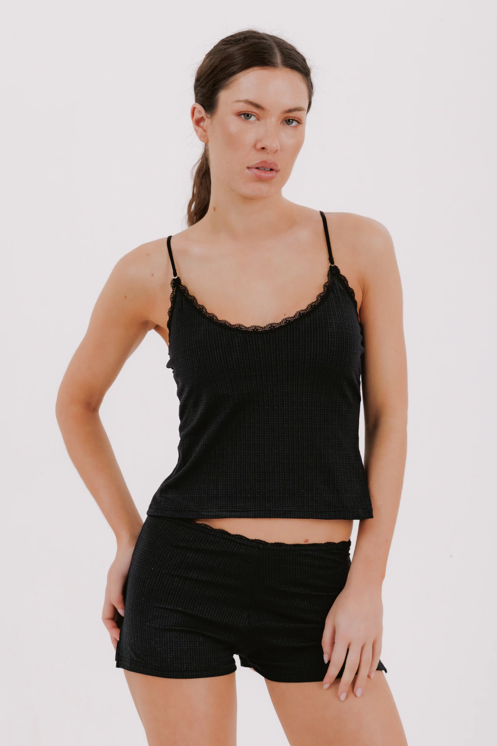 ANDRESSA A0546 MUSCULOSA BRETELERA Y SHORT DE MICROFIBRA DESAGUJADA