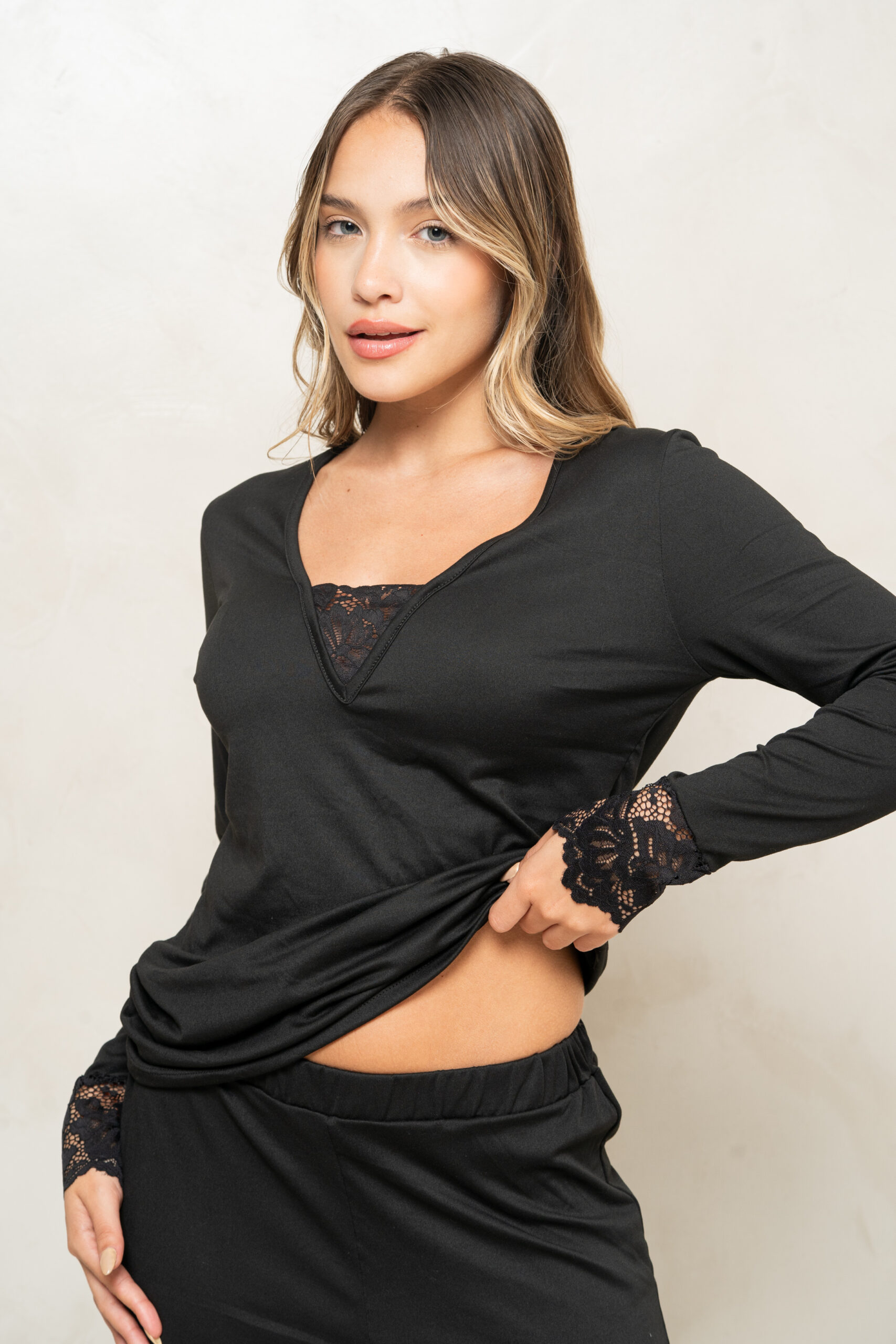 TRENDA L5600 SET PIJAMA CASACA Y PANTALON DE MODAL SOFT CON PUNTILLA - Imagen 4