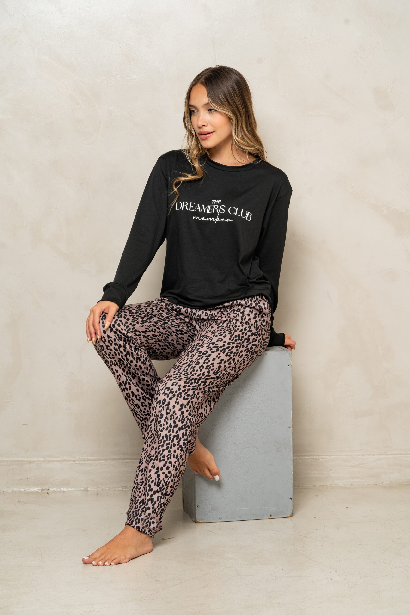 TRENDA L5602 SET PIJAMA CASACA LISA Y PANTALON ESTAMPADO MODAL GAMUZADO