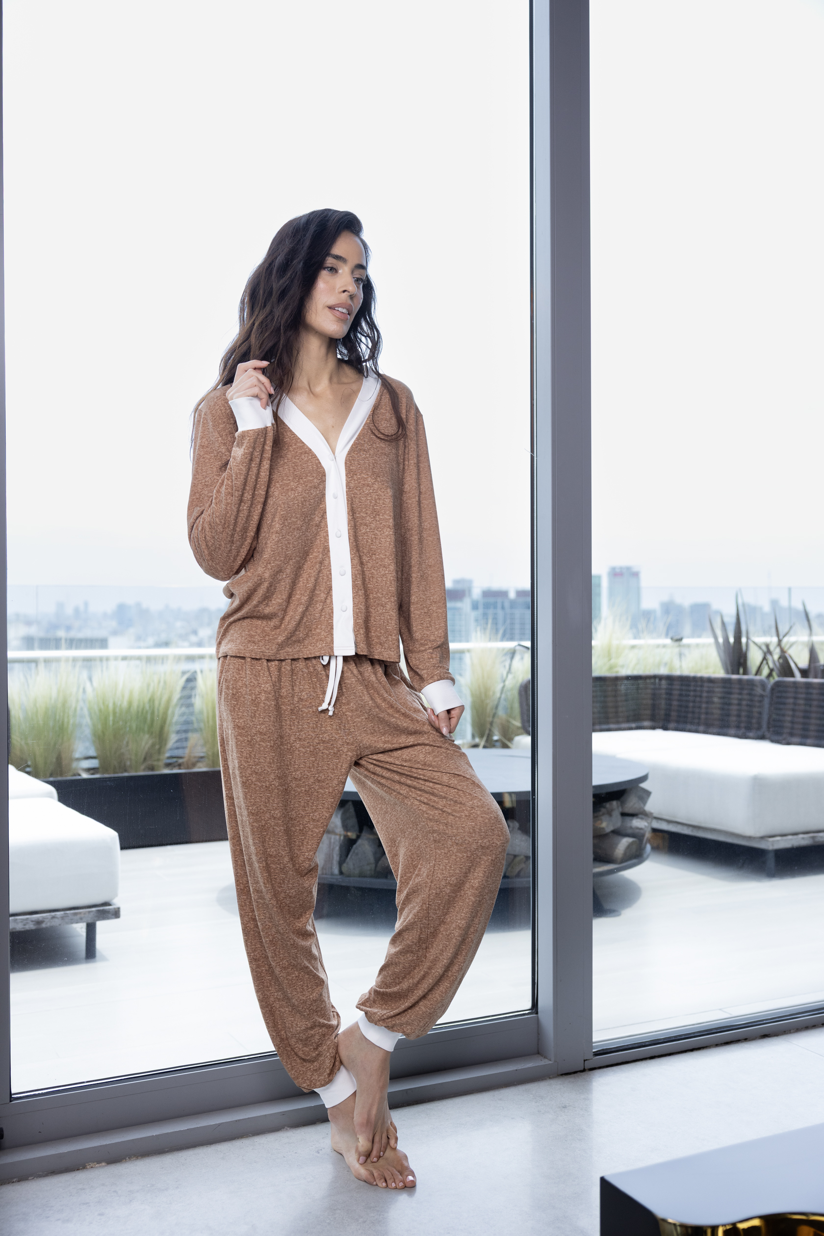 ANDRESSA P9080 PIJAMA MANGA LARGA, ESCOTE V, ABOTONADO - Imagen 4