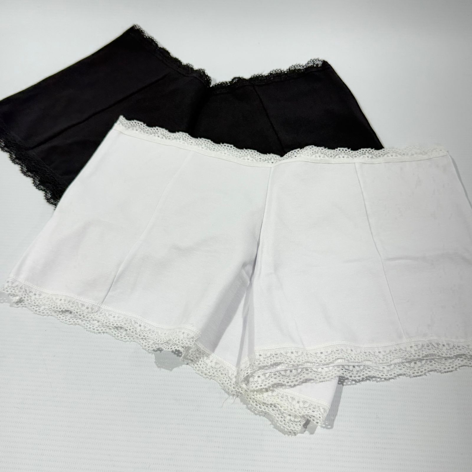 Jimena Viva🩷 - PACK X2 DE MINISHORT DE ALGODON CON PUNTILLA - Imagen 2